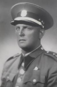 Eva Vopěnková's uncle František Skuhra as T. G. Masaryk's bodyguard