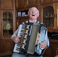Jindřich Essl during recording for the project Stories of Our Neighbours singing a song in the Šumava dialect, 2024