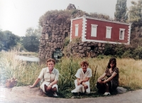 Bohuslava Slobodová (first from the left) on a trip to Karl-Marx-Stadt (today Chemnitz) in 1982