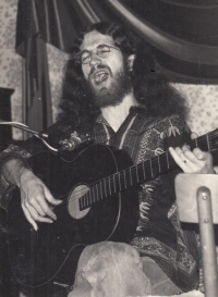 Jaroslav Hutka in Olomouc, Red Corner of Farmakon, 1976