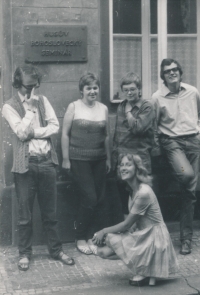 Witness in a squatting position at the end of her studies in front of the theological seminary in Jircháří, Prague, June 1973