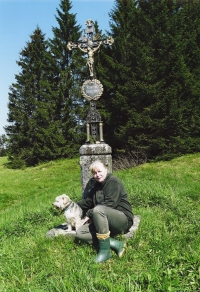 Miloslava Hojdekrová at a restored cross in Zhůří