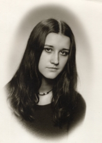 Hana Pelikánová, nee. Balášová, graduation photo, 1978