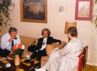 After filming an interview with Adina Mandlová for Czech Television in Canada. Arnošt Wagner on the left, Adina Mandlová in the middle, 1981