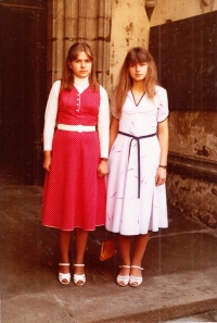 Oldrich Loveček's Daughters, 1982