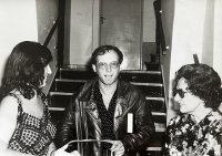Václav Houf at the House of Arts in Brno. On the left PhDr. Jana Vránová, on the right Gerta Pospíšilová