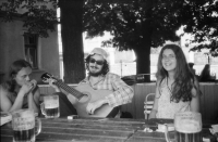 Restaurant Pod Hradem Střekov, Jan Tomeš on the left, 1984