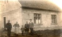 House at Tyršova Street 10 (now Novosuchdolská Street) in Suchdol in 1931, Josef and Anna Behenský with their son Karel