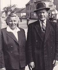 Witness's uncle and aunt, 1950s