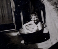 Tomáš Bergmann as a five-year-old in the garden in Košíře