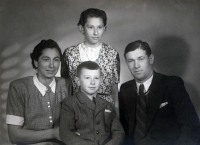 Arnošt Vošahlík with his parents and sister, 1952