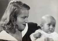 Mum Sylva Trnková with six months old Sylva, September 20, 1946