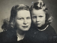 Four-year-old Sylva Puchingerová, née Trnková, with her mother on March 26, 1950