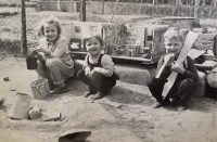 Five-year-old Sylva Puchingerová, née Trnková, with Marie and František Vašák