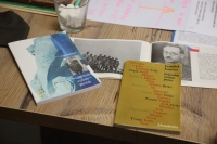 Publications that Jindřich Fencl brought to the filming: a book on Colonel Luboš Hruška, a book by his father-in-law František Kopecký, a story about documentary filmmaker Jarmila Vandová Flaková's grandfather Colonel Jiří Flak, among others.