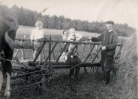 Parents of Arnošt Vošahlík with his sons, 1970s