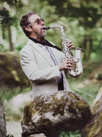 Jaromír Šofr playing the saxophone