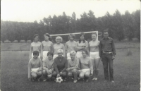 Marie Kábelová with the football team, 1970