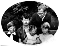 Jiří Hejda with his family, 1926