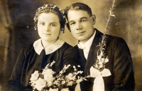 The wedding of the witness's parents, 1933