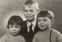 Milan Kuna on the right with his siblings, 1942