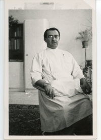 1952, Pavol Strauss v lekárskej rovnošate