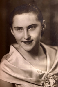 Hana Hrdinová, sixteen years old