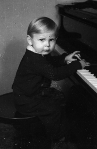Jiří Růžička in his childhood by the family piano