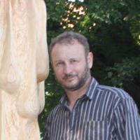 Jan Švadlenka with the sculpture Springs from 2012
