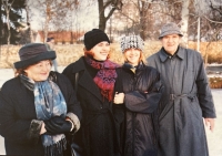 Hana Hrdinová with daughters, 2002