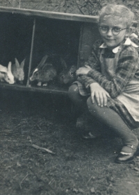 Marie Raisiglová in 1944 in the garden of her house in Petřiny