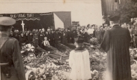 Funeral of nine fallen of the 4th Partisan Battalion of Gen. L. Svoboda, Luže May 1945