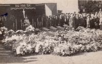 Funeral of nine fallen of the 4th Partisan Battalion of Gen. L. Svoboda, Luže May 1945