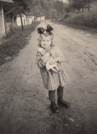 Brigitte Marksová at the age of about three in Prkenný Důl