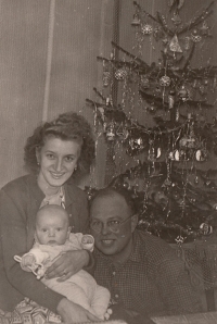 Brigitte Marksová with her husband and first son at Christmas 1961