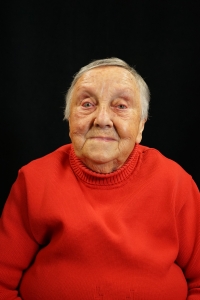 Annelies Taubová filming in 2025