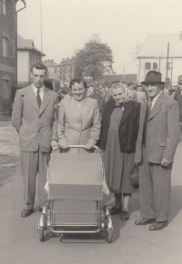 Annelies Taubová with her husband, son in a pram and her husband's parents in 1955