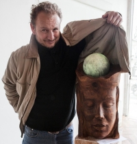 Photo with Hator statue
