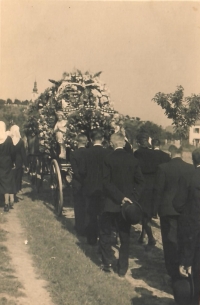 Funeral of Hanička - view of the coffin, 1958