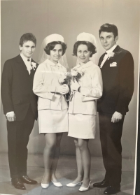 Sestry Soňa a Vlasta na svadbe 