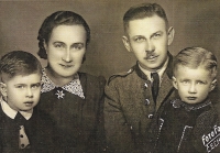 Jiří Sommer with his parents and sister