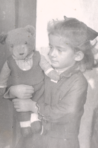 Witness before the eviction from the house in Křenov in 1947