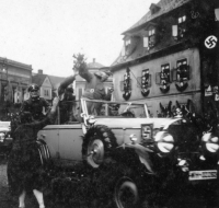 Arrival of Adolf Hitler to Loket in 1938. The scene shows the moment Hitler was hit by a thrown bouquet