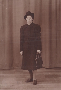 Witness's mother Serena Neumannová, late 1930s