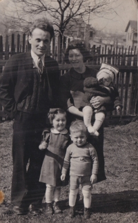 The Neumanns with their children Marta, Franz and Petr, late 1930s