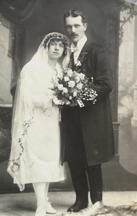 Wedding of the parents of Emílie and Václav Dostálek, 1921