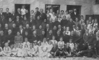 Period school photo from Štěpánkovice with parish priest Jindřich Stuchlík