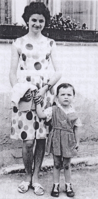 Josef Švehla's wife with her daughter Drahuška