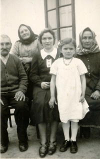 Růžena de Weij (then Kollnerová) with her grandmother and aunt, 1940