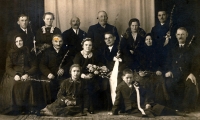 The wedding of the witness's parents, 1933